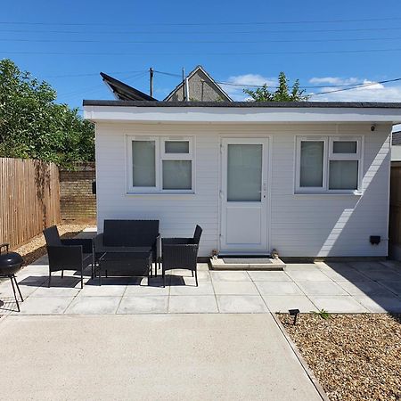 The Tiny Sea Gem Apartment Jaywick Sands Bagian luar foto