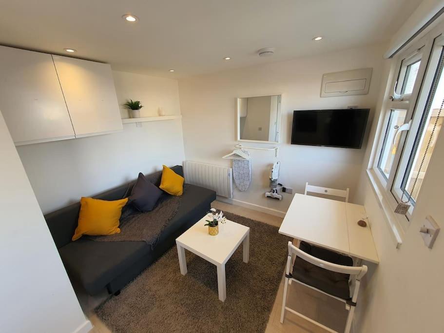 The Tiny Sea Gem Apartment Jaywick Sands Bagian luar foto