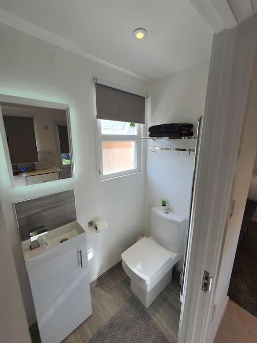 The Tiny Sea Gem Apartment Jaywick Sands Bagian luar foto