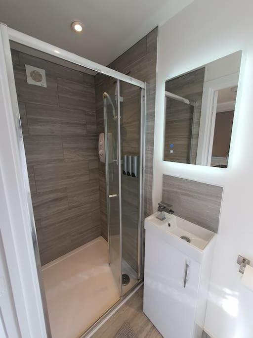 The Tiny Sea Gem Apartment Jaywick Sands Bagian luar foto